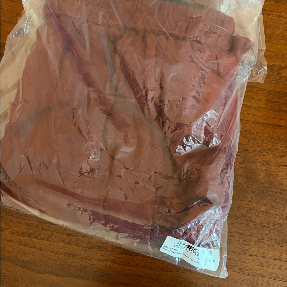 NWT boohoo crinkle beach trouser Maroon - Rich Wine Color